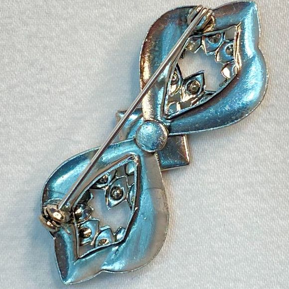 Burnished Silver Brooch Ornate Bow Black Square Central Stone Black Rhinestones - Picture 6 of 7